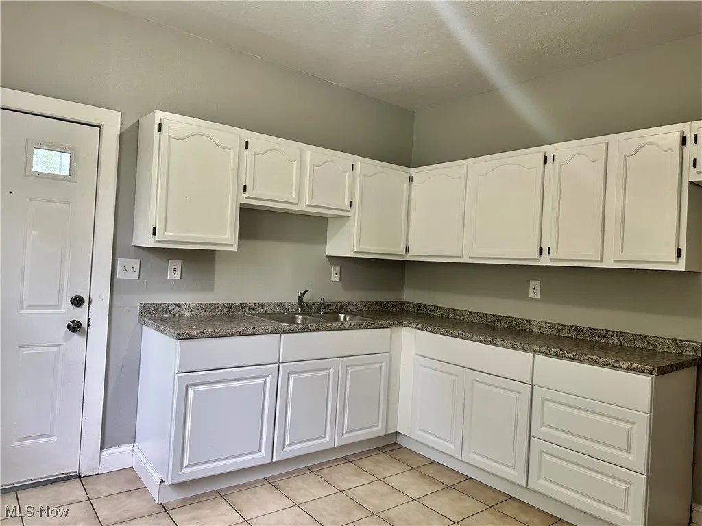 528 E 109th Street, Cleveland, Ohio 44108,MLS Now Listing ID