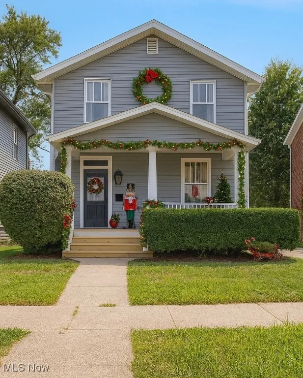 Front of house. Staged Photo