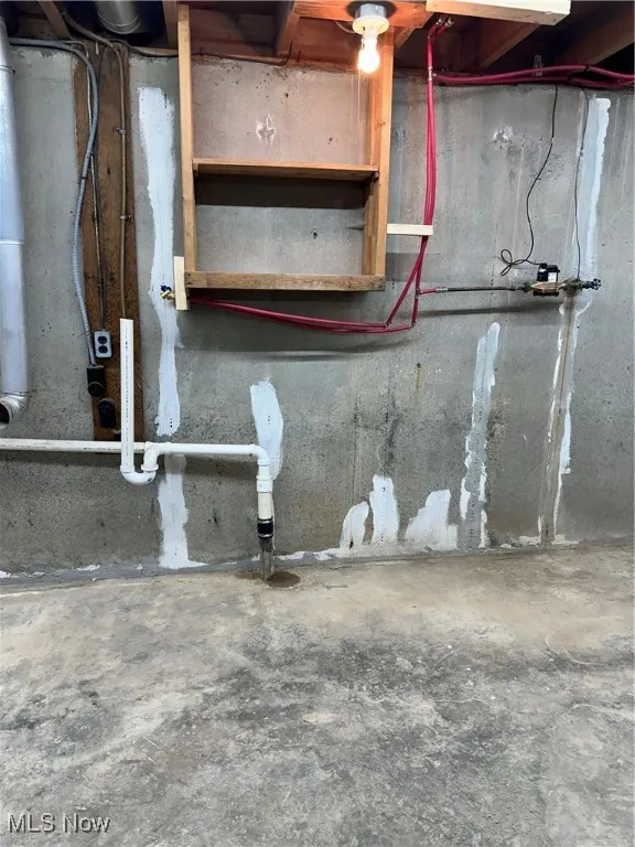 View Laundry hook up in basement