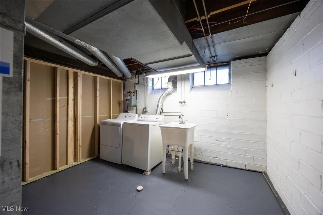 Below grade area featuring independent washer and dryer and a sink