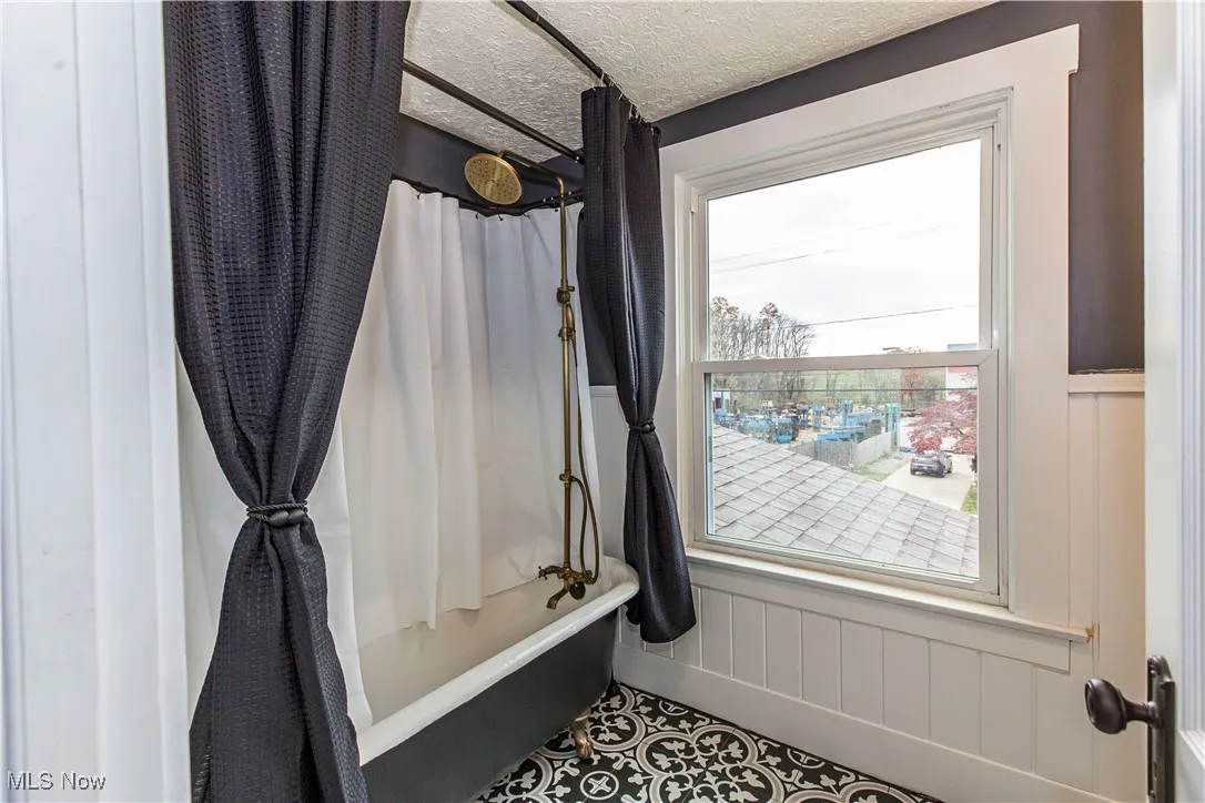 2nd Floor Bath with ceramic tile
