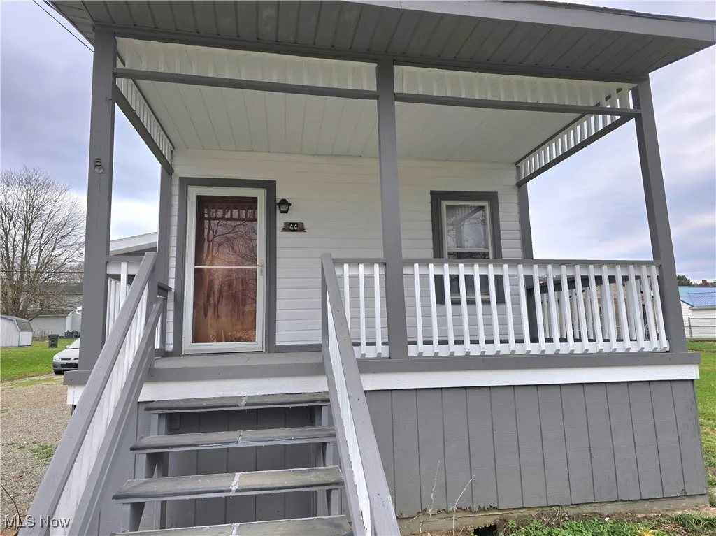 Entrance to property featuring a porch