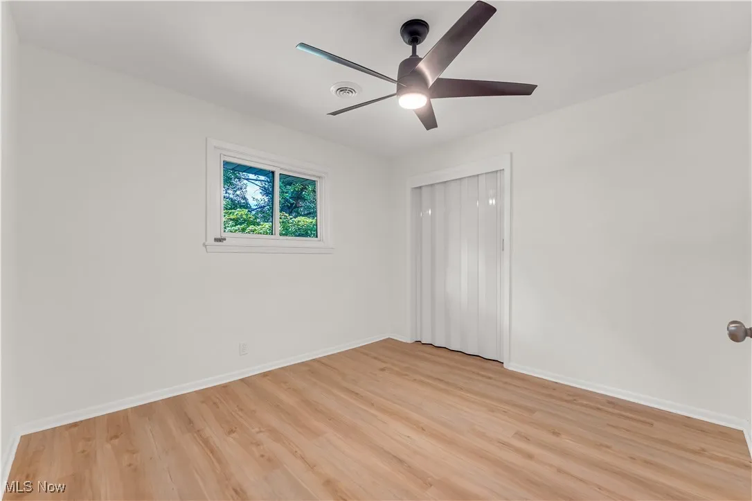 Unfurnished room featuring light wood finished floors and ceiling fan