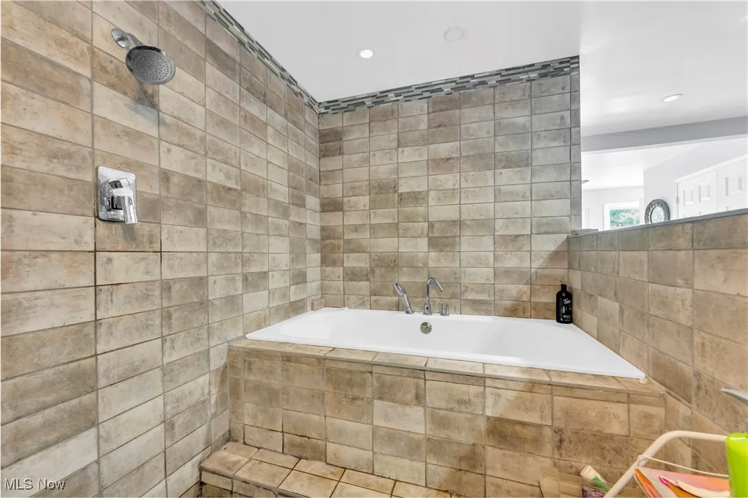 Indulge yourself in your own spa like Soaking tub and Rain Shower