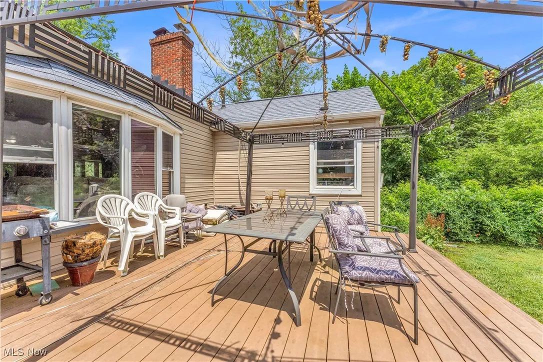 Deck with outdoor dining area- Perfect for relaxing or outdoor entertaining