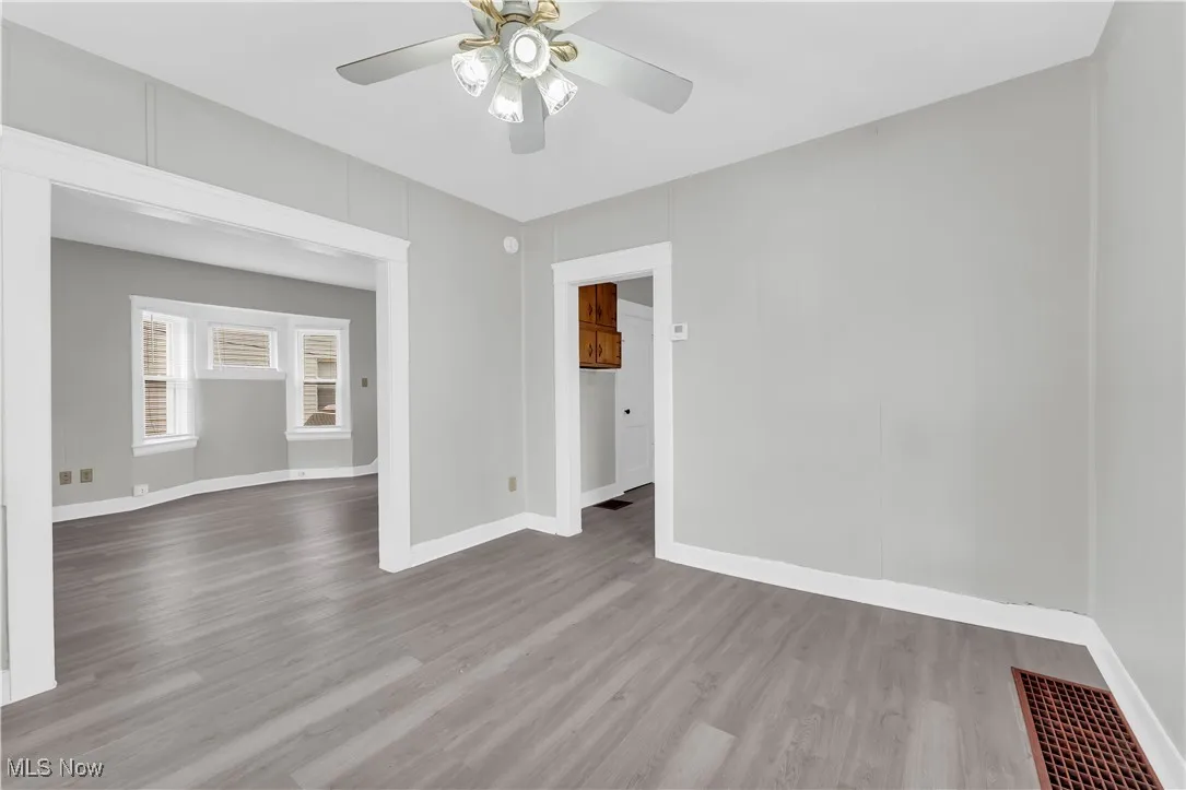 Unfurnished room featuring light wood-style flooring and a ceiling fan