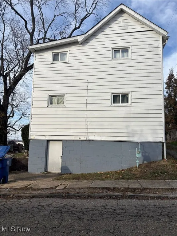 View of side of home