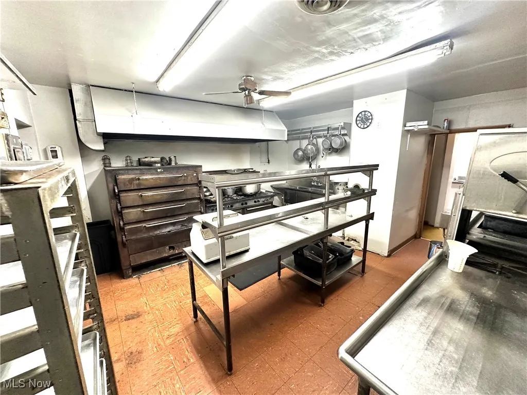 Kitchen with a ceiling fan