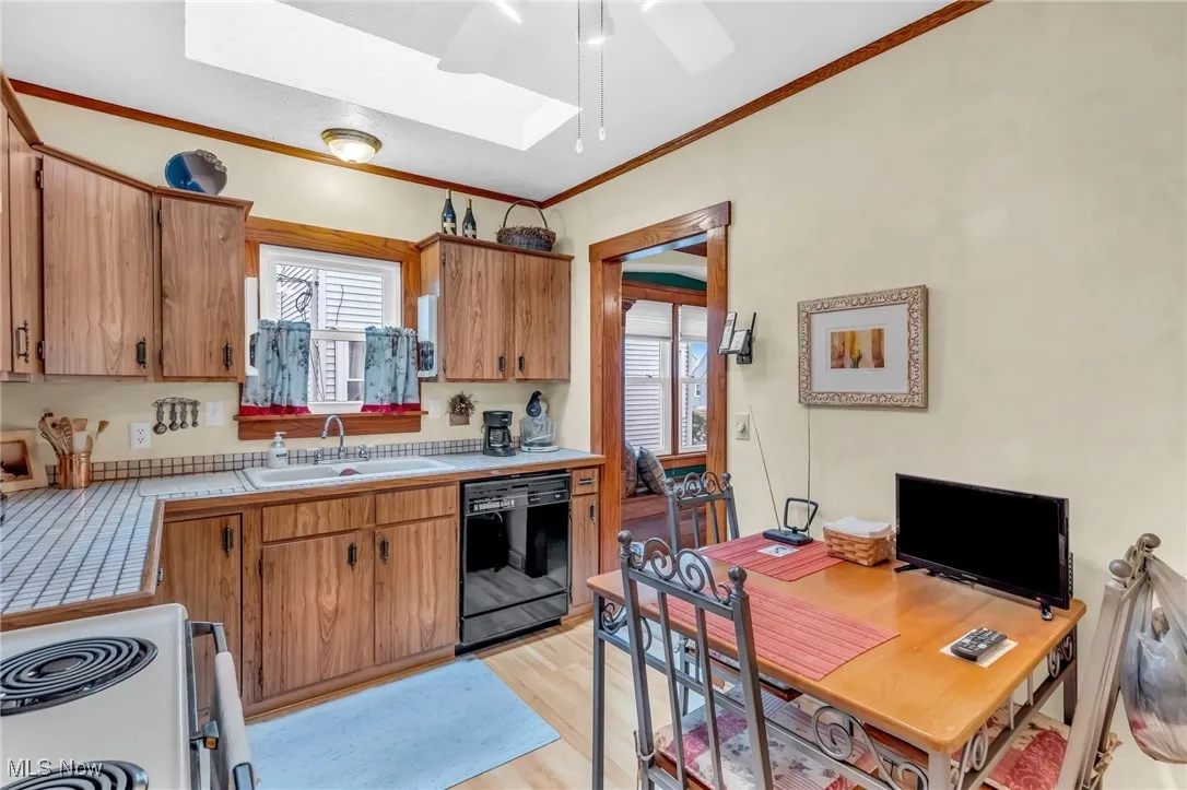 Kitchen layout with all appliances remaining.