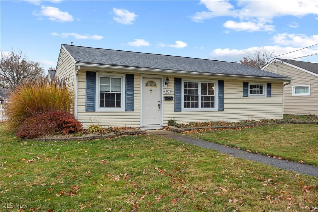 View of front of property featuring a front yard and roof with shingles