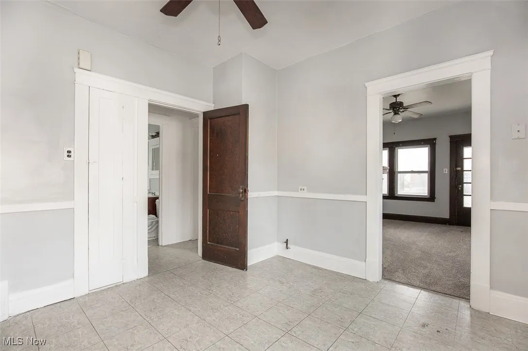 Empty room with baseboards and ceiling fan