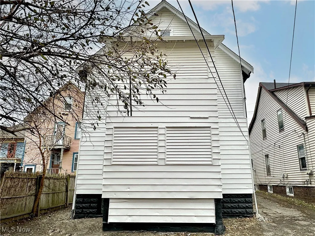 View of side of home