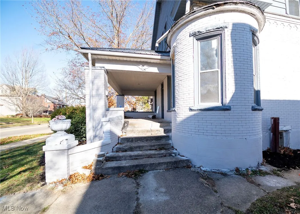 VIew of entry to home with large front porch area