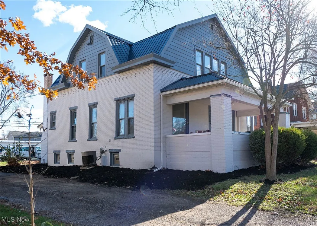 View of side of home