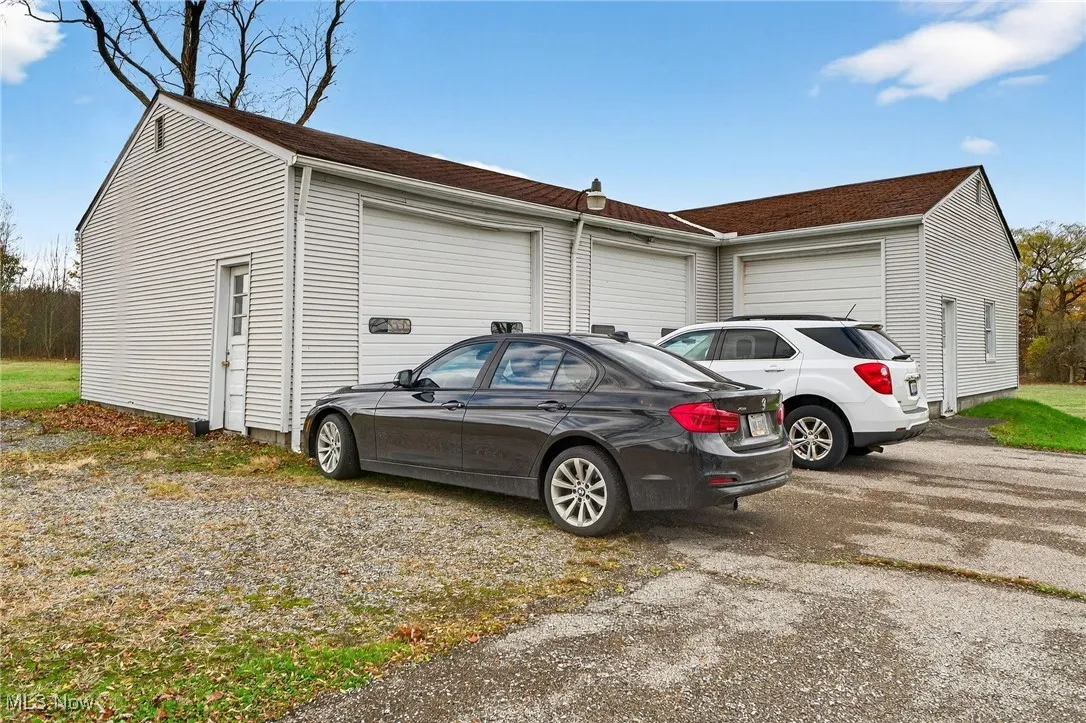 4 doors total, one is on the backside