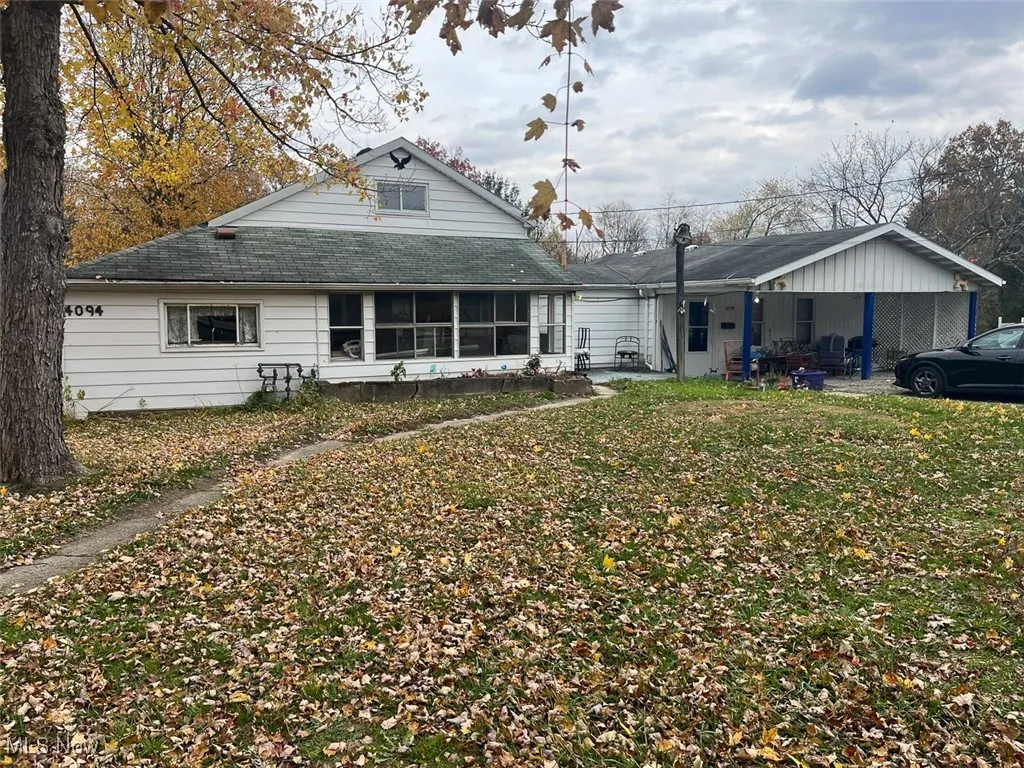 Front view of property with a shingled roof