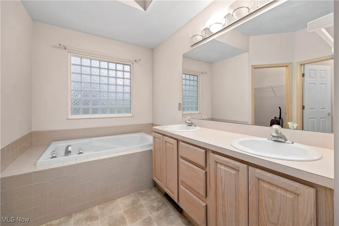 9159 E Windsor Drive, Olmsted Falls, Ohio 44138,MLS Now Listing ID