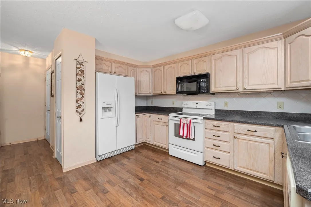 9159 E Windsor Drive, Olmsted Falls, Ohio 44138,MLS Now Listing ID