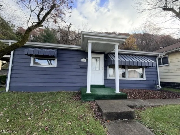 Front of home with a front yard