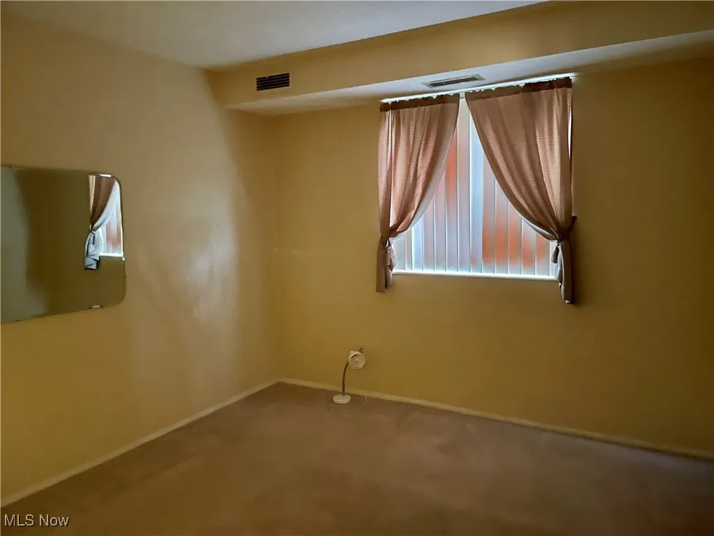 Bed room featuring carpet flooring and baseboards