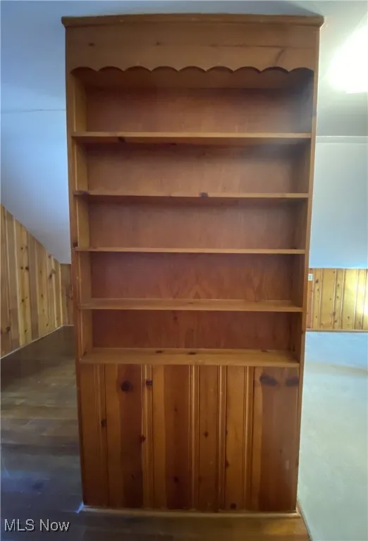 Shelving in 3rd bedroom