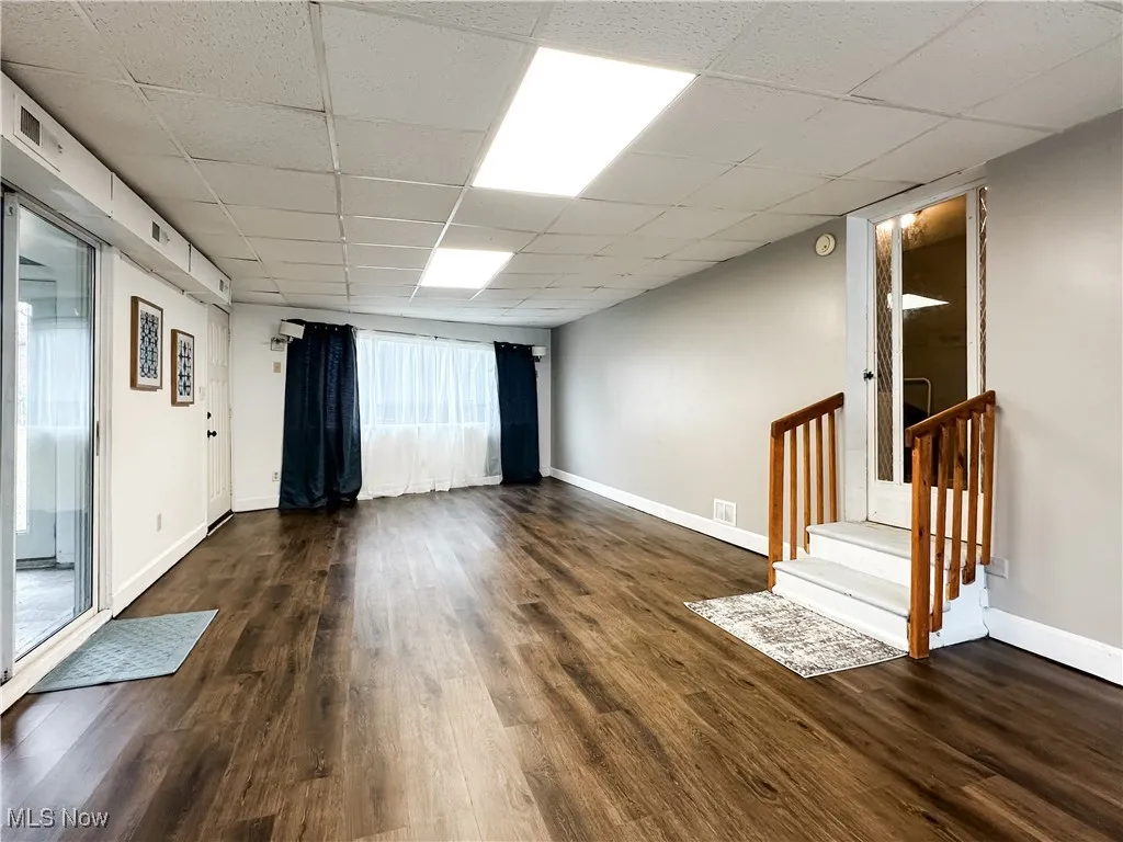 LARGE family room ...