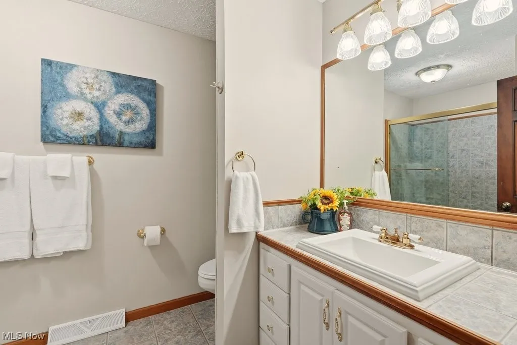 828 Center Road, Hinckley, Ohio 44233,MLS Now Listing ID