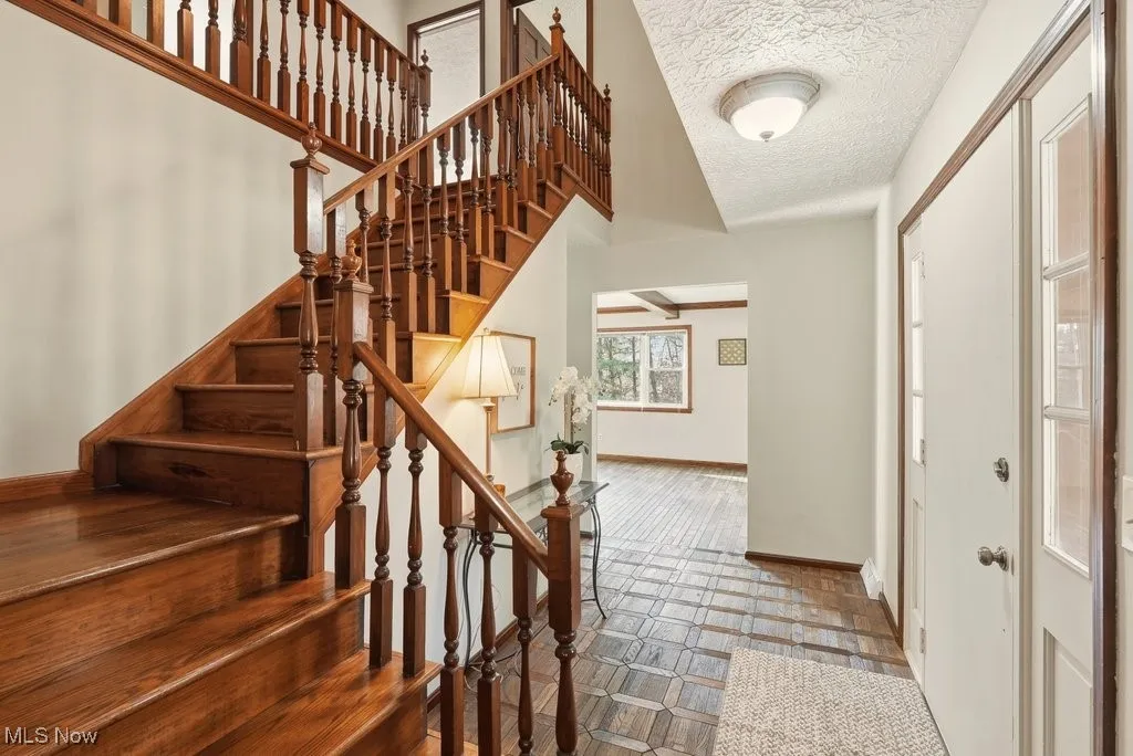 828 Center Road, Hinckley, Ohio 44233,MLS Now Listing ID