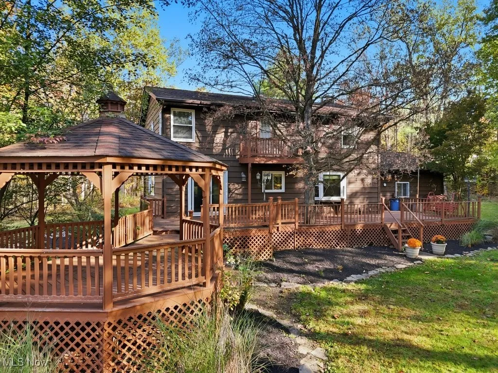 828 Center Road, Hinckley, Ohio 44233,MLS Now Listing ID