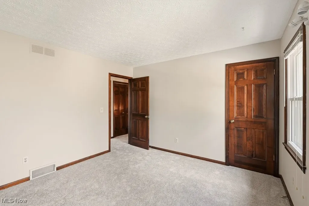 828 Center Road, Hinckley, Ohio 44233,MLS Now Listing ID