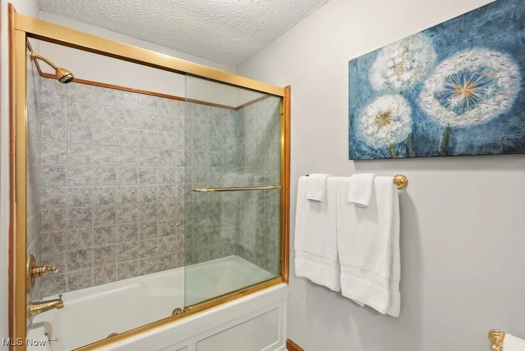 828 Center Road, Hinckley, Ohio 44233,MLS Now Listing ID