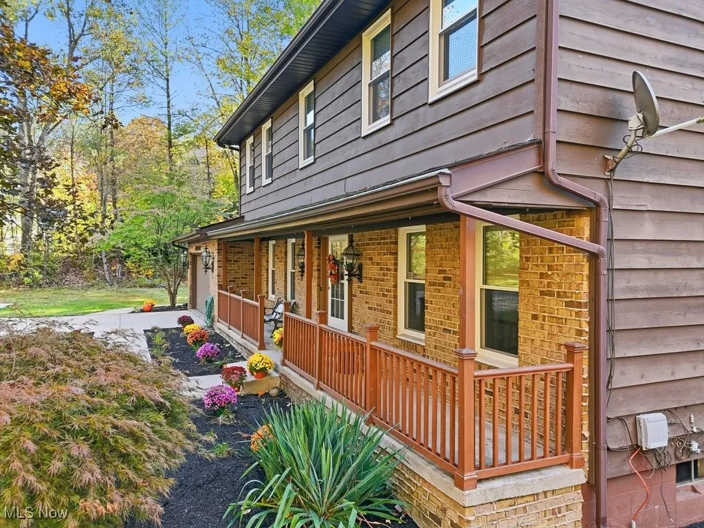 828 Center Road, Hinckley, Ohio 44233,MLS Now Listing ID