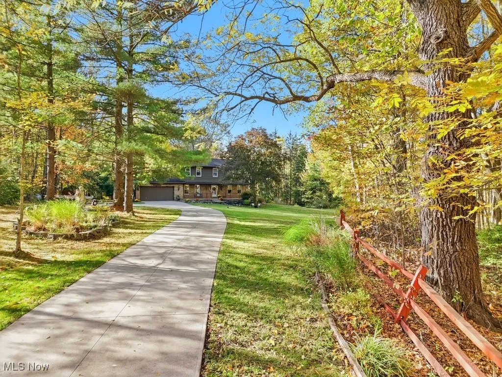 828 Center Road, Hinckley, Ohio 44233,MLS Now Listing ID