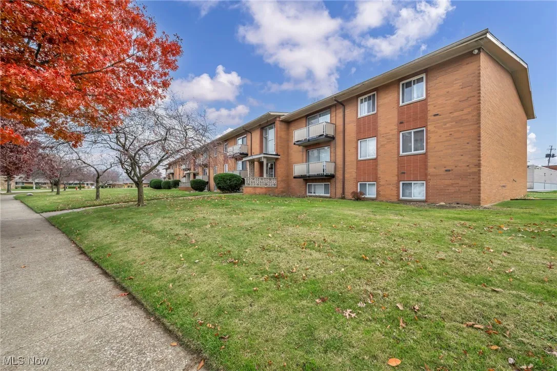 View of apartment building / complex