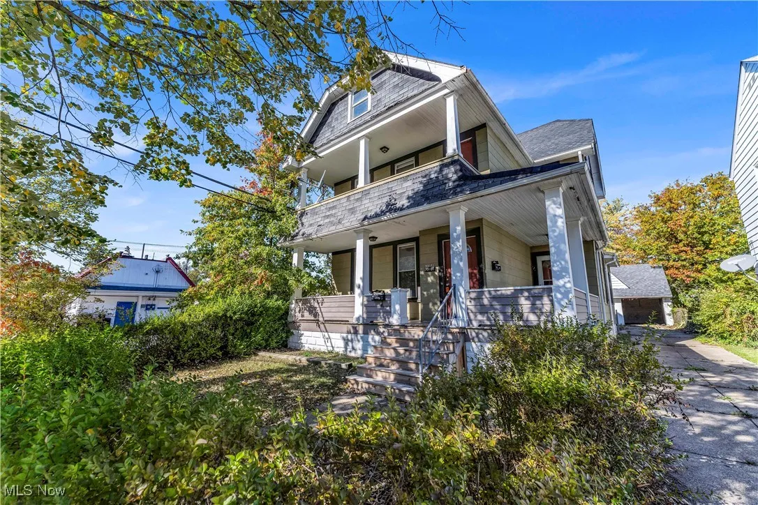 View of front of house featuring a porch