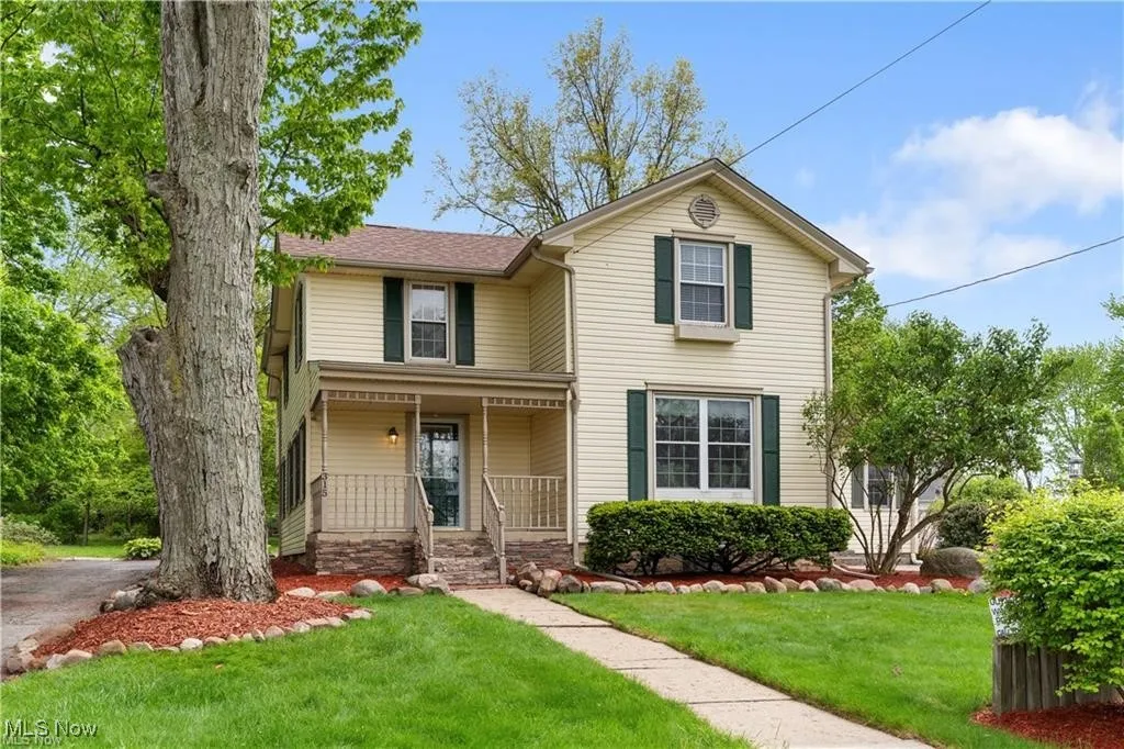 View of front of home featuring a front lawn and covered porch