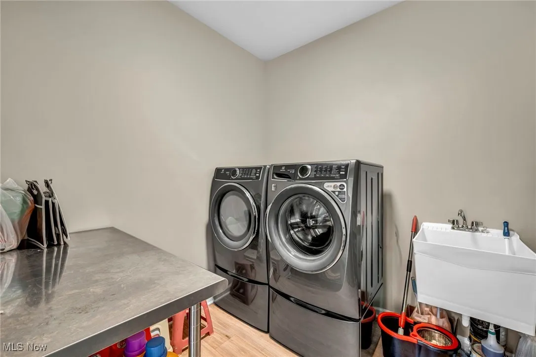 130 W Spring Drive, Elyria, Ohio 44035,MLS Now Listing ID