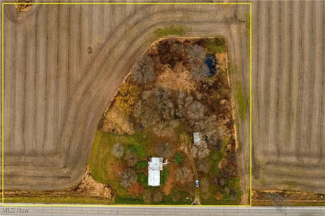 Aerial view of sparsely populated area featuring property parcel outlined