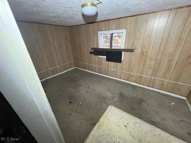 Extra room off kitchen