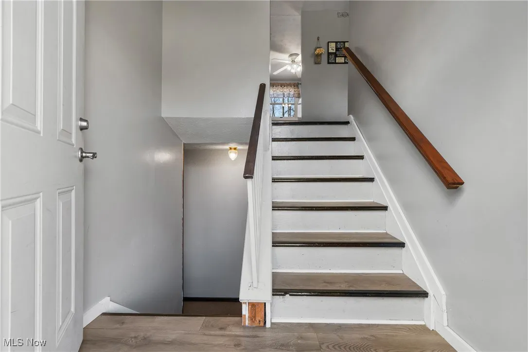 Stairs with laminate wood flooring