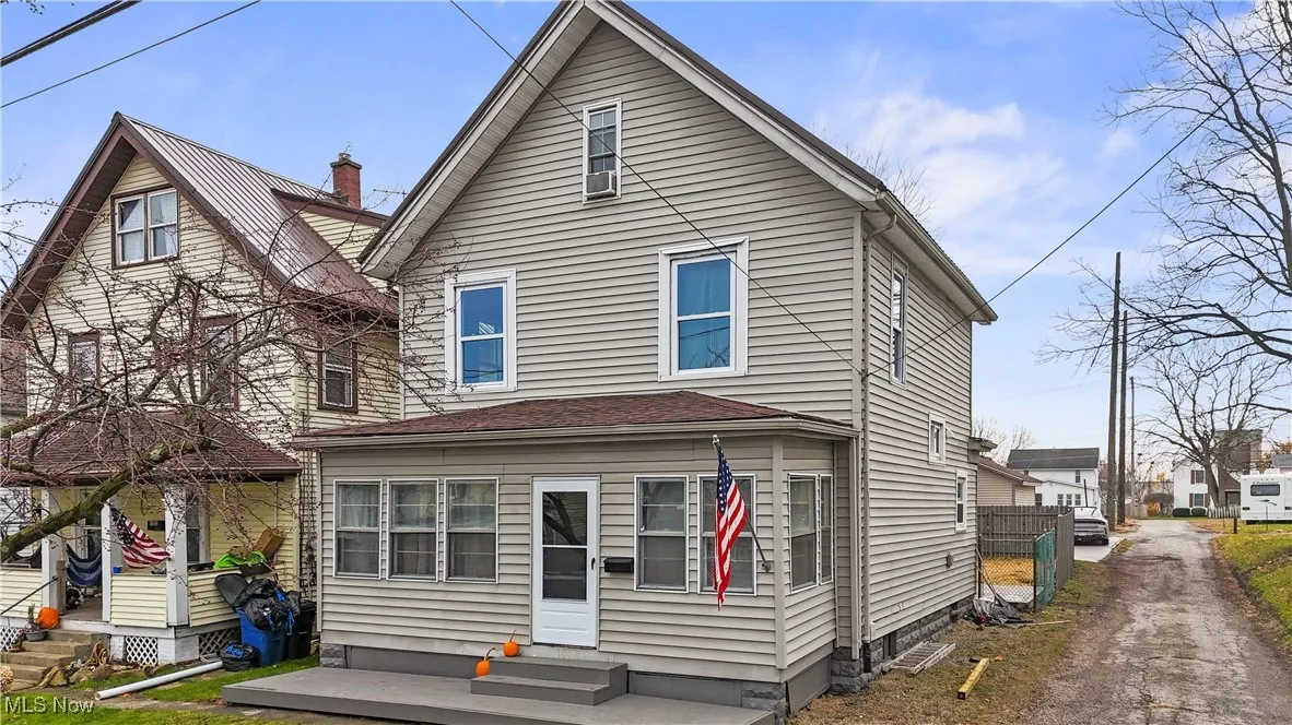 View of front of property with entry steps