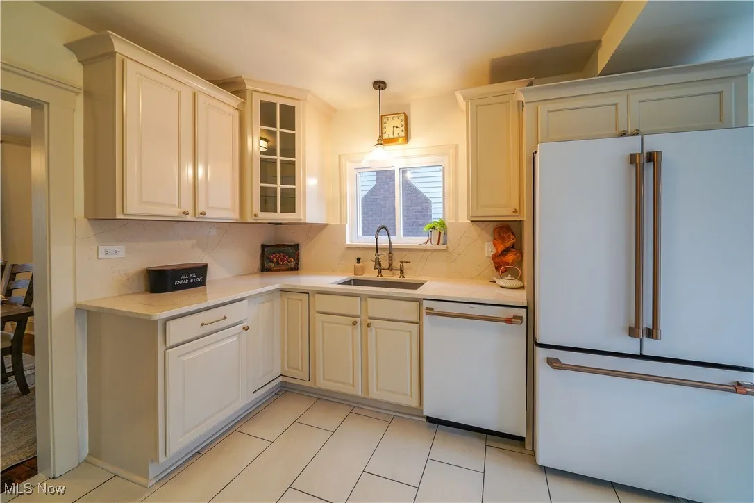 Beautifully updated kitchen