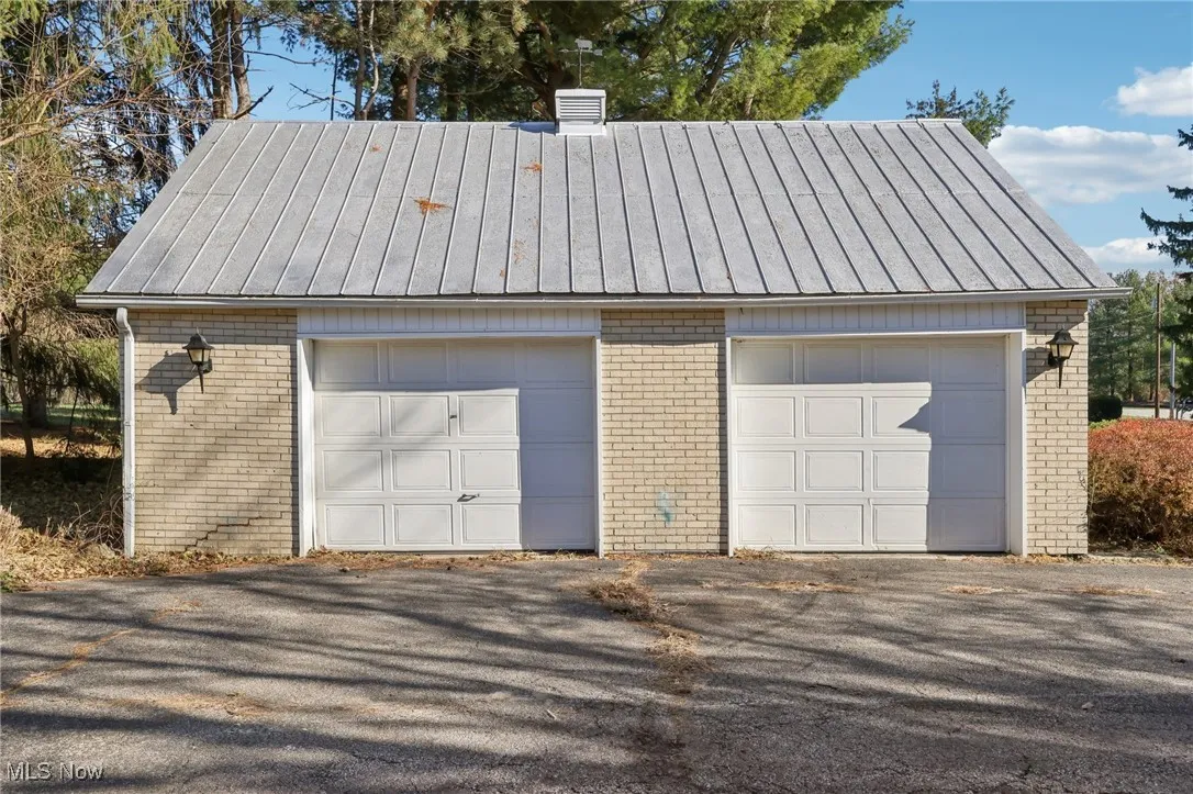 2-Car Detached Garage