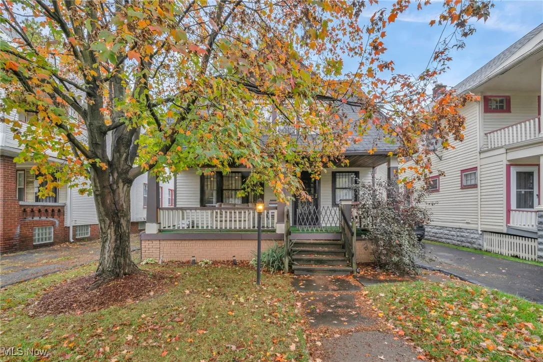 Obstructed view of property featuring a porch