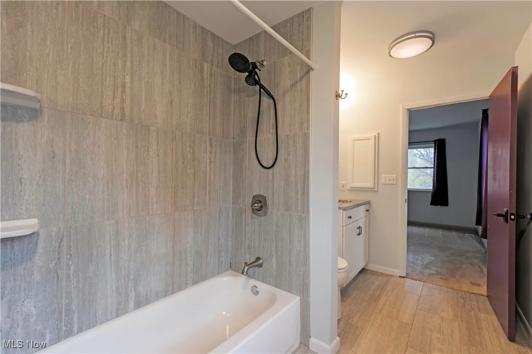 Bathroom with vanity and washtub / shower combination