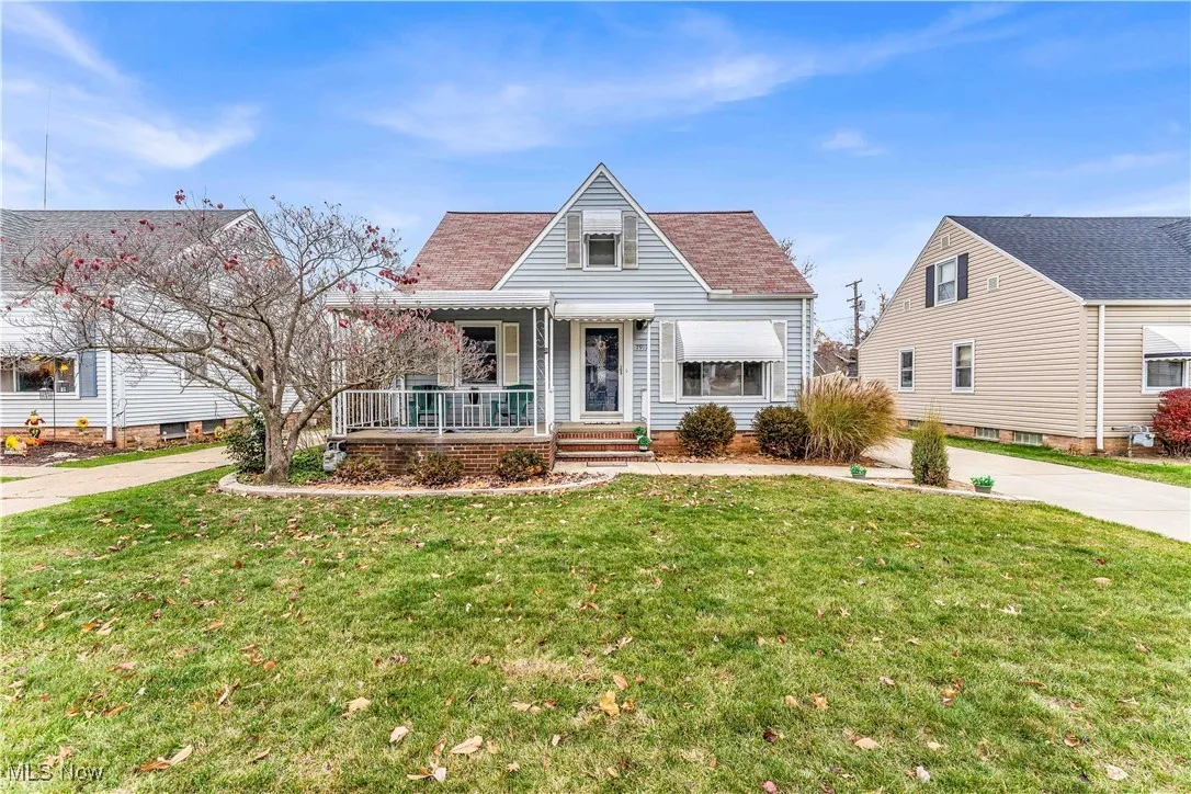 View of front facade featuring covered porch and a front lawn