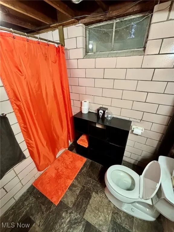 Full bathroom featuring a shower stall