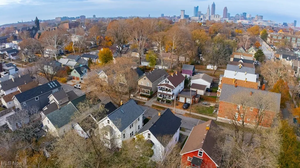 Aerial view of property's location featuring skyline