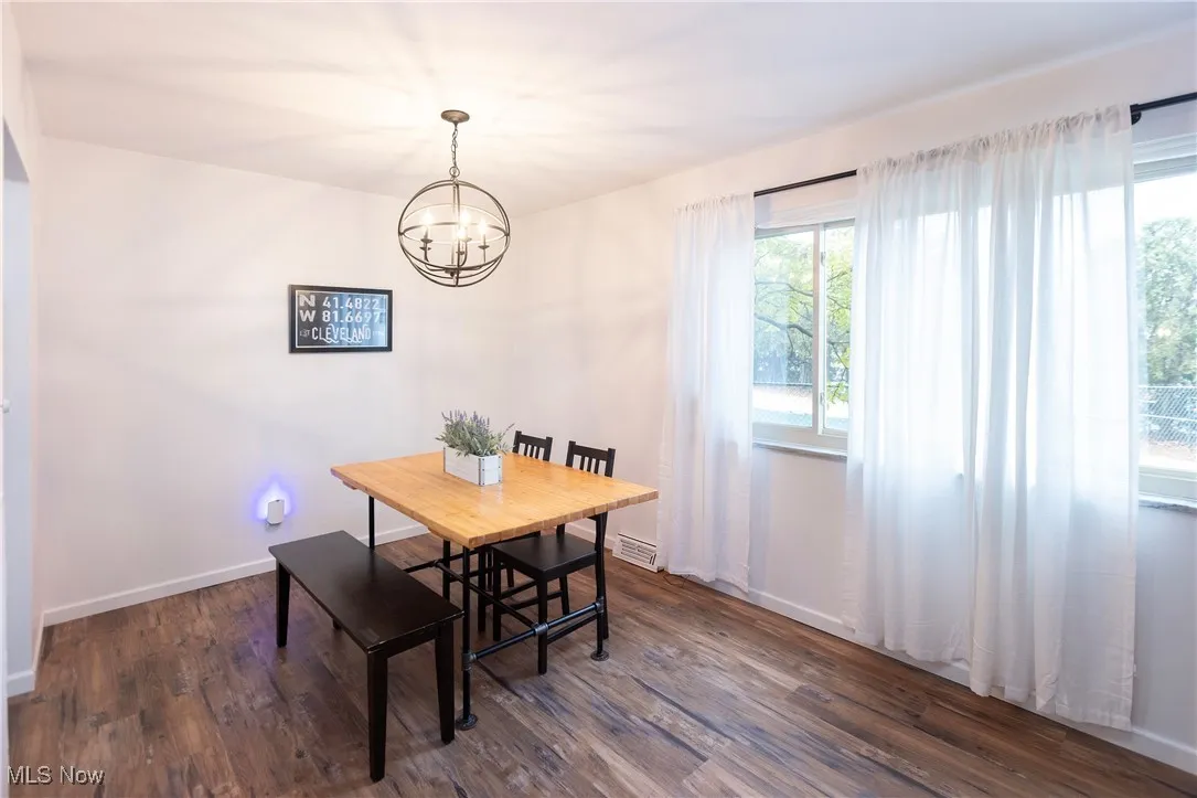 Accommodate up to 8 people in the dining room