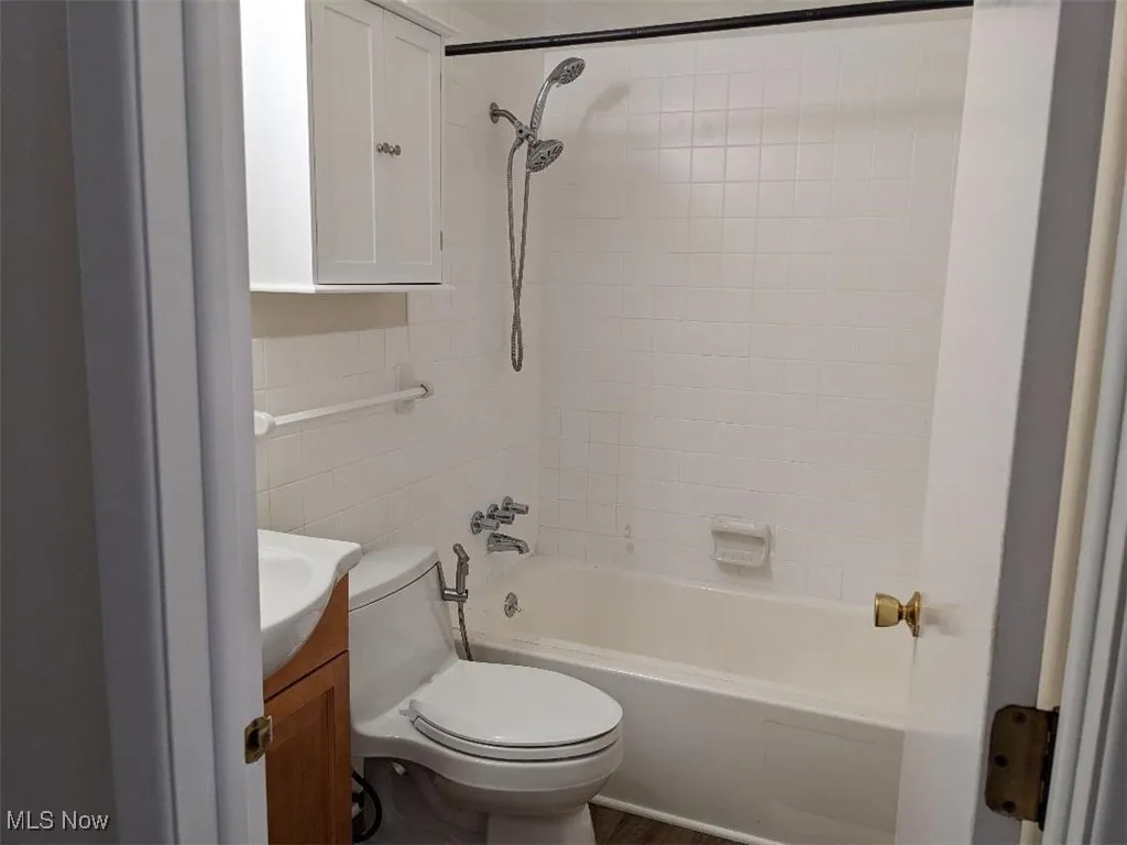 Bathroom with vanity and bathing tub / shower combination